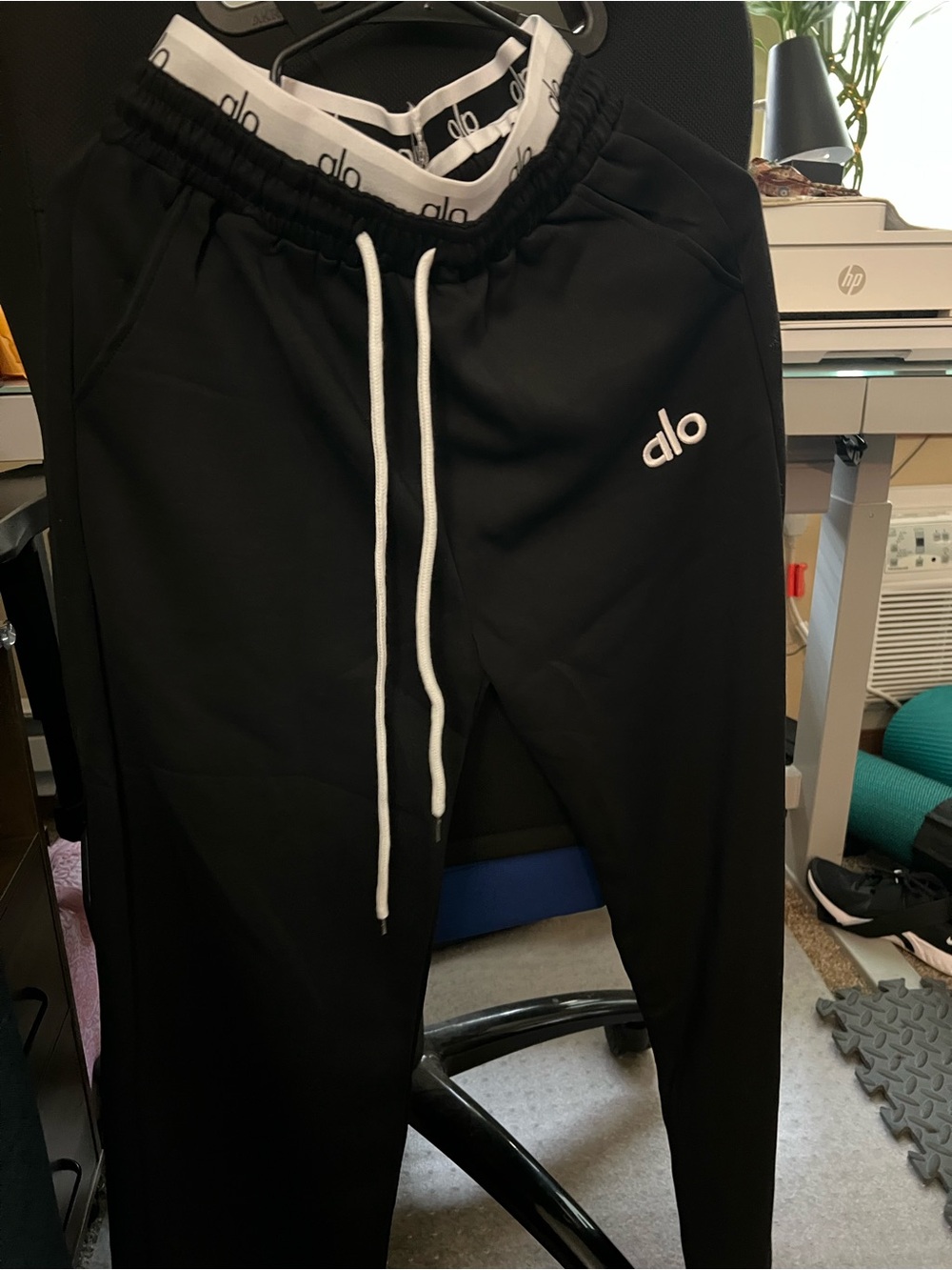 Black Crewneck Sweatshirt and Wide Leg pants - Picture 4 of 7